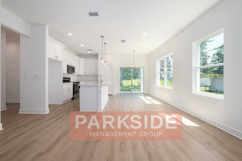 1512 W 8th St - Photo 4 of 29