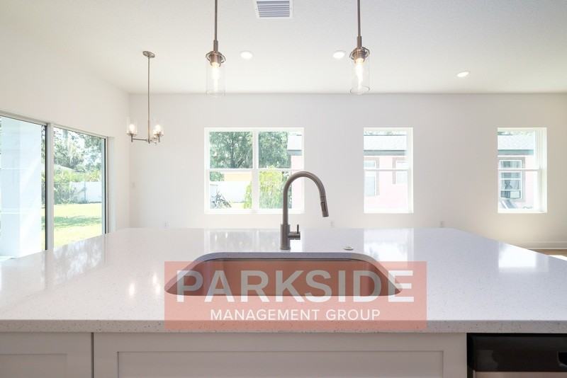 1512 W 8th St - Photo 7 of 29