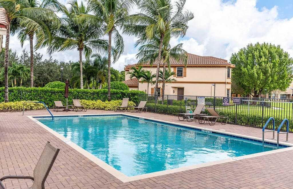 10283 Wellington Parc Dr - Photo 2 of 34