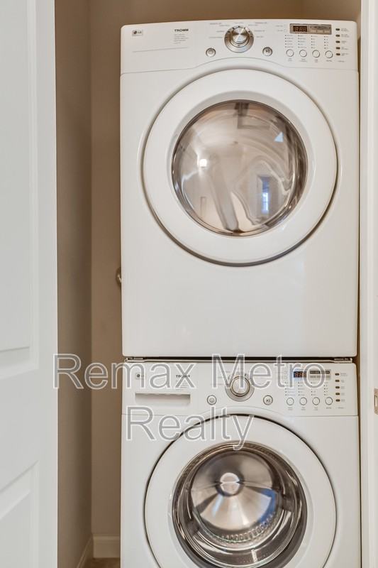 308 Valley St #B - Photo 2 of 16