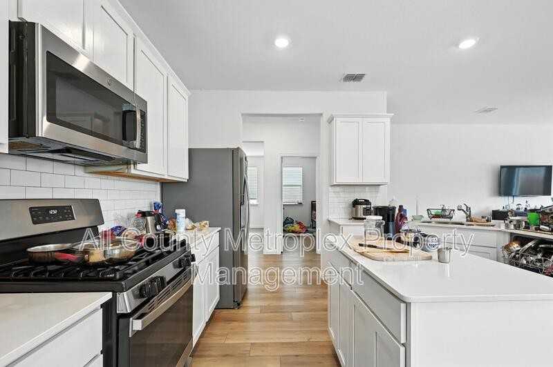 8116 Green Heron Dr - Photo 3 of 13