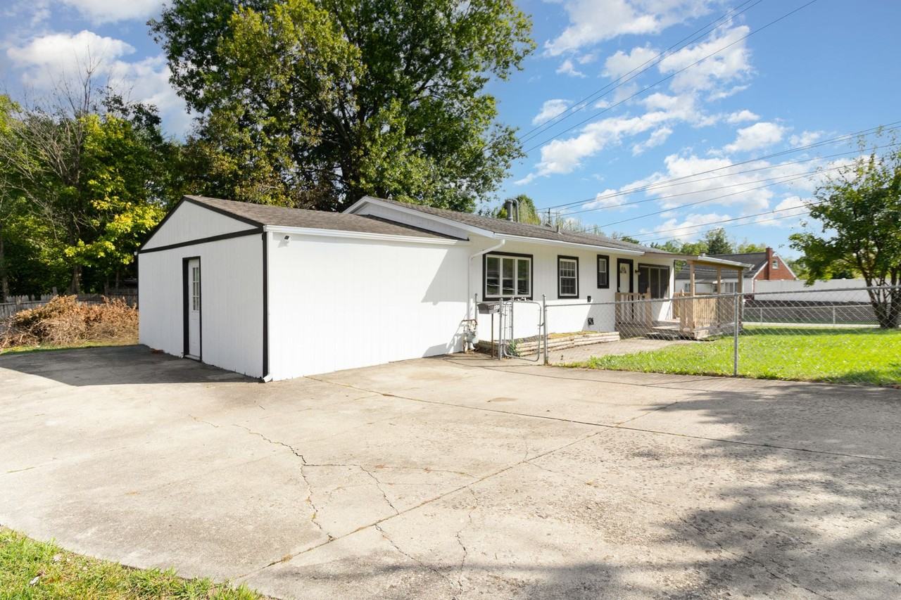 9500 Ridgemoor Ave - Photo 2 of 27