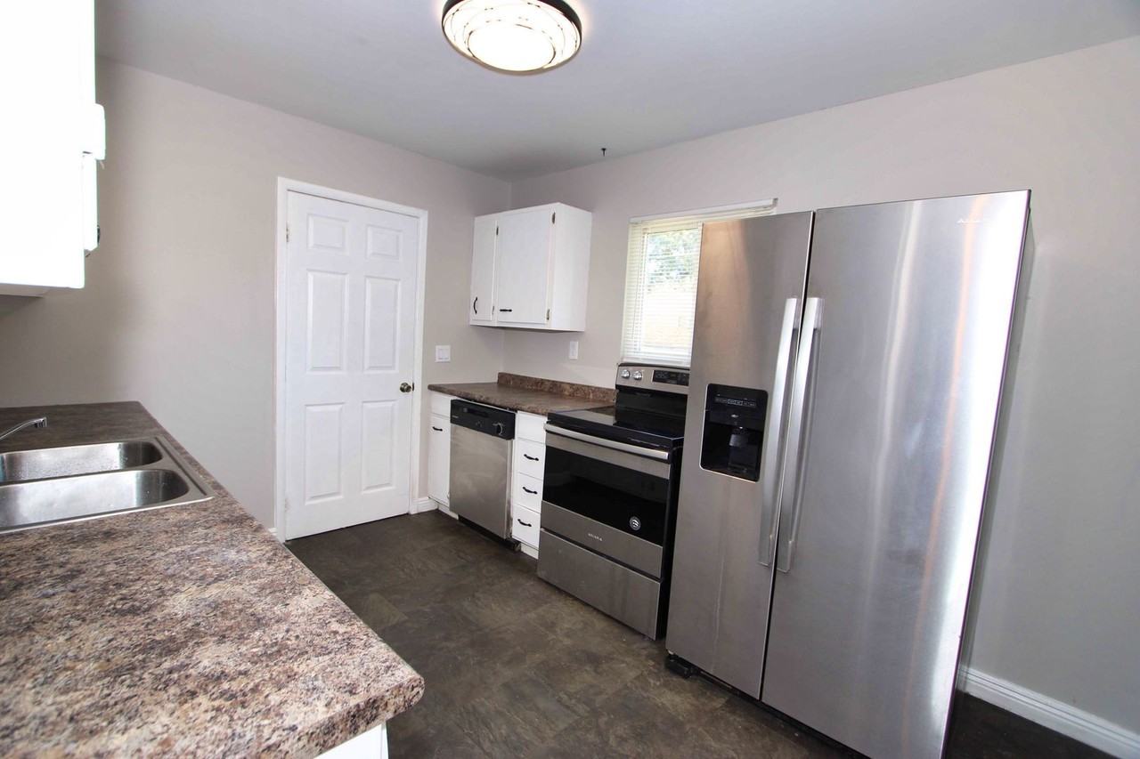 3448 Ringwood Street - Photo 7 of 33