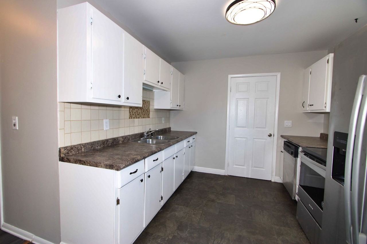 3448 Ringwood Street - Photo 5 of 33