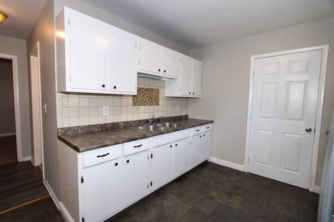 3448 Ringwood Street - Photo 6 of 33