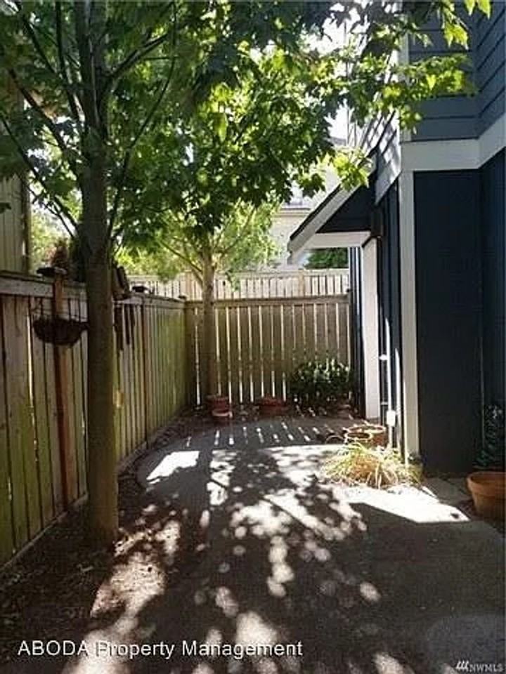 4315 S Webster St - Photo 2 of 9