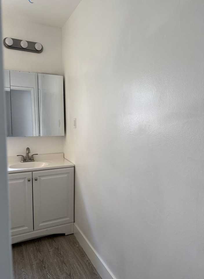 7035 Stansbury Avenue - Photo 3 of 11