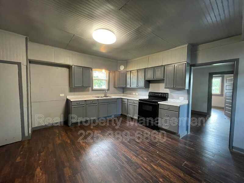 1133 Maximillian St - Photo 3 of 16