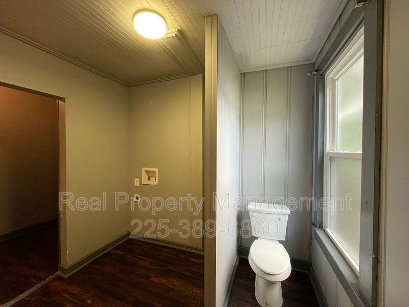 1133 Maximillian St - Photo 7 of 16