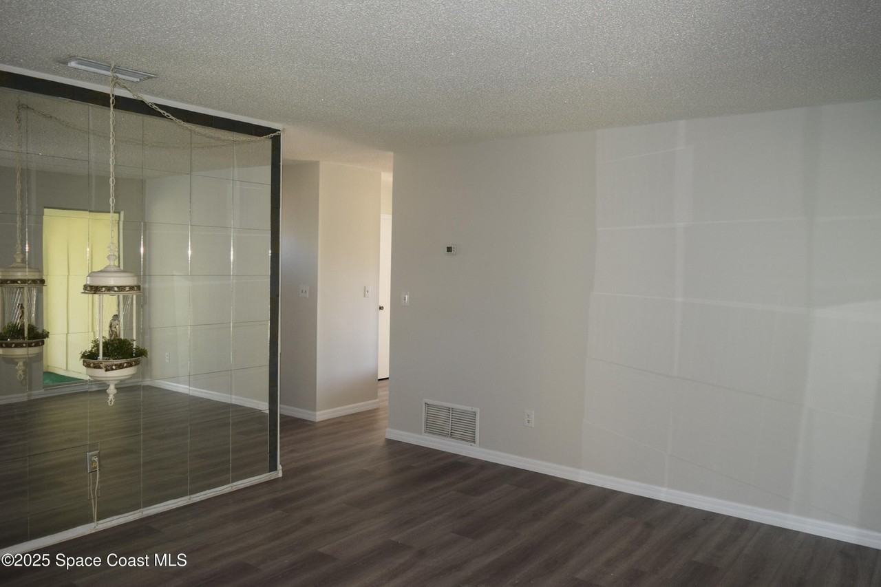 2696 Yalta St Ne - Photo 5 of 28