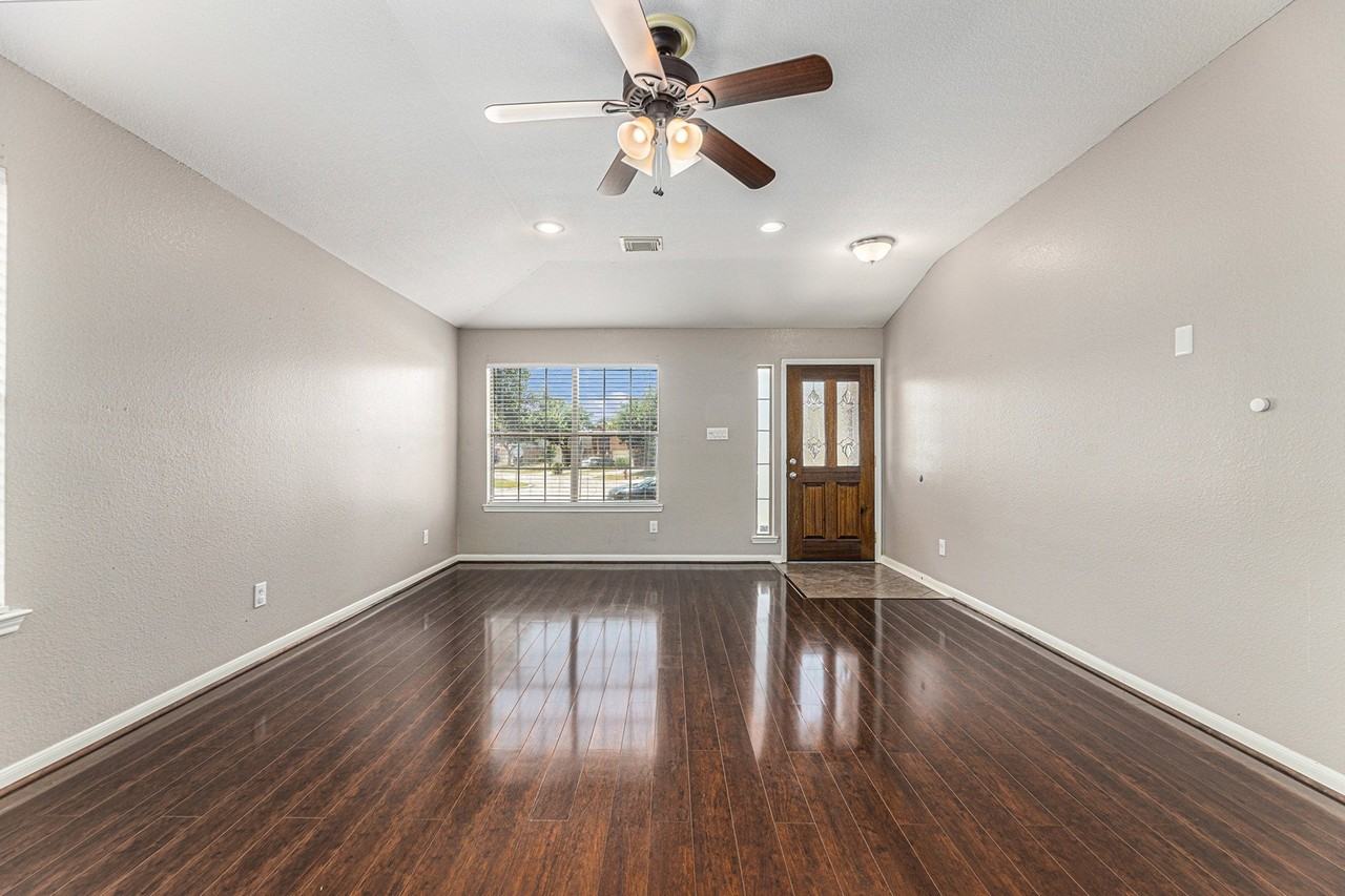 520 Cedar Branch Dr - Photo 3 of 17