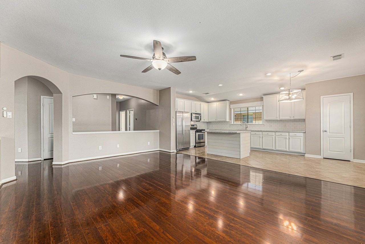 520 Cedar Branch Dr - Photo 4 of 17