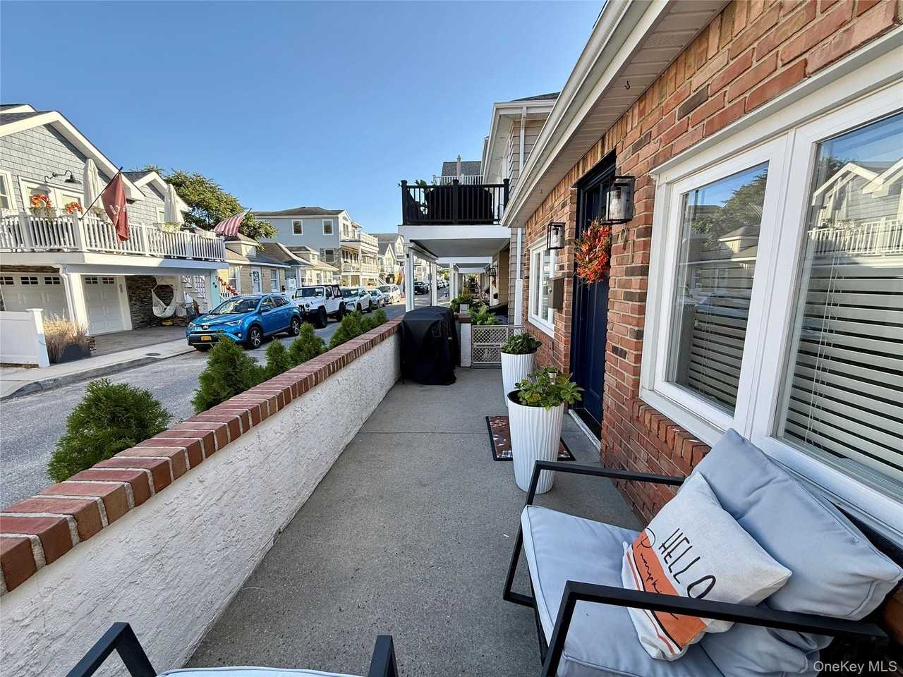 91 Michigan St - Photo 2 of 18