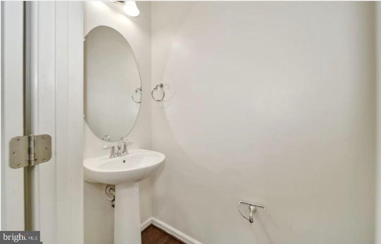 12815 Sutherby Ln - Photo 5 of 32