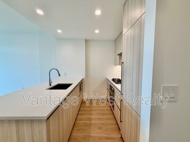 1403-1626 Water St - Photo 2 of 31