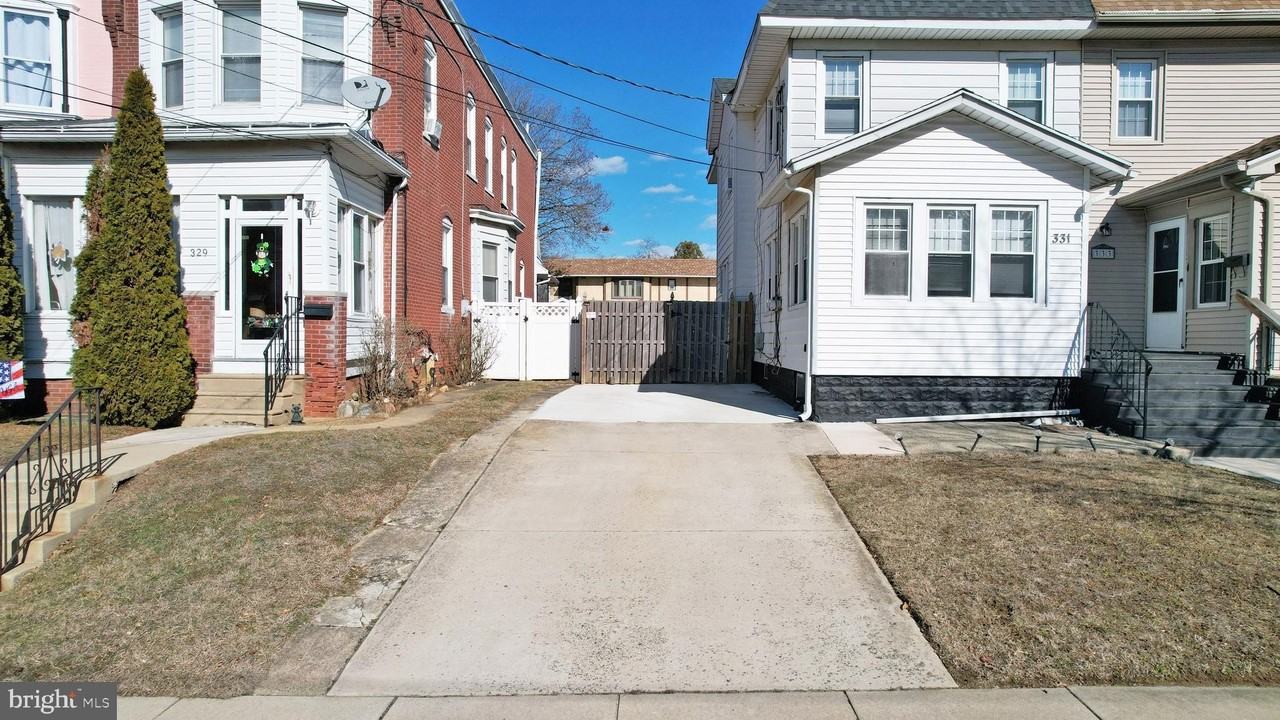 331 Sloan Ave - Photo 4 of 39