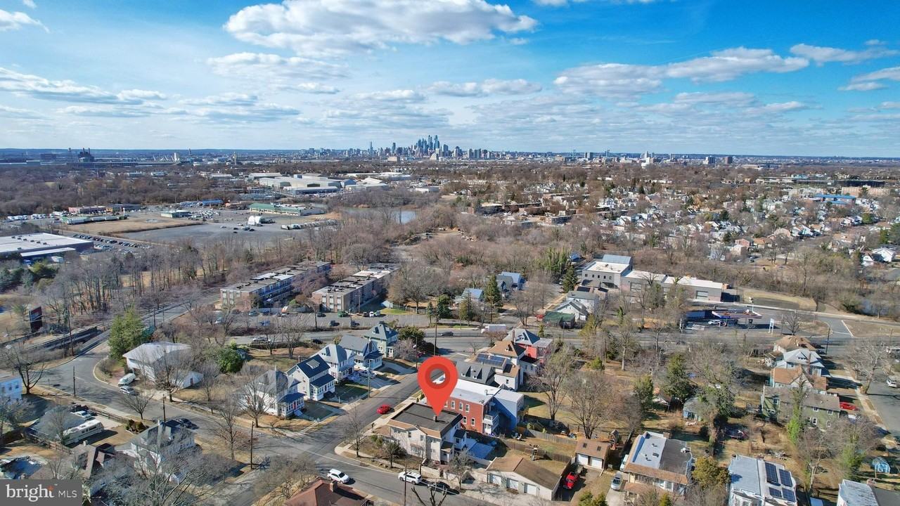 331 Sloan Ave - Photo 7 of 39