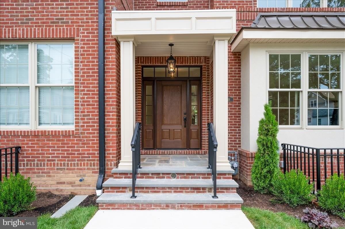 268 W Ashland St - Photo 2 of 32