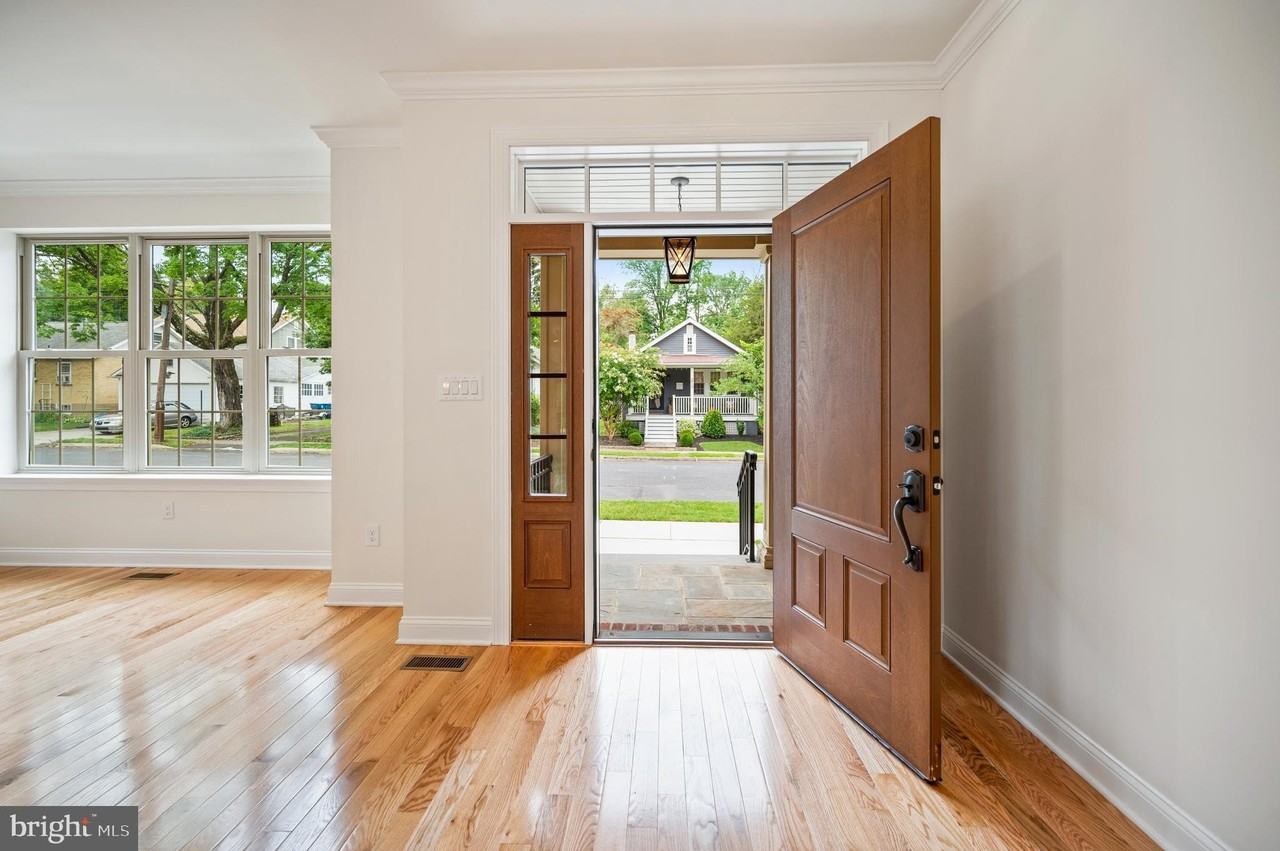 268 W Ashland St - Photo 3 of 32