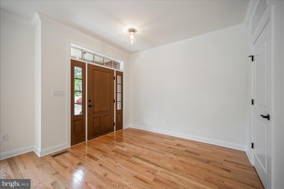 268 W Ashland St - Photo 4 of 32