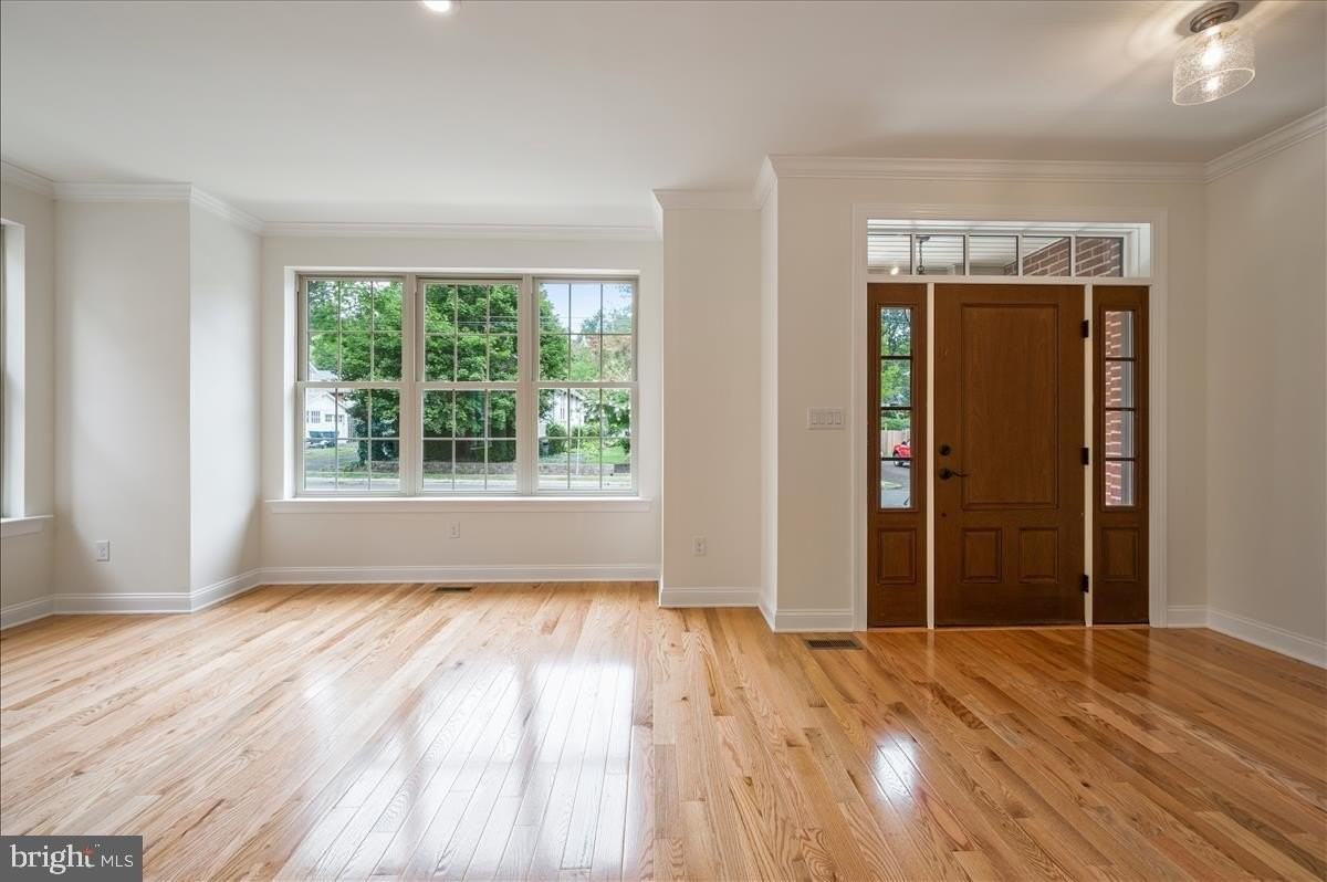 268 W Ashland St - Photo 5 of 32