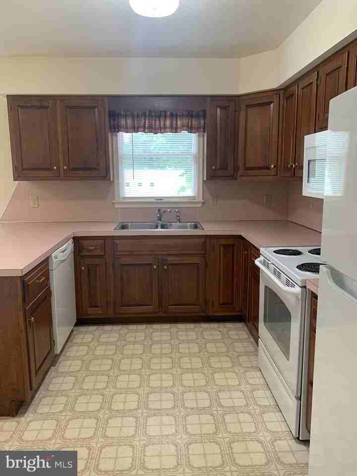 207 N Linden Ave - Photo 5 of 26