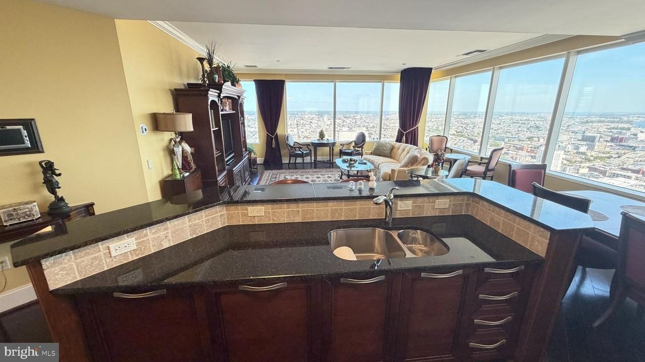 50 S 16th St Unit 4506 #4506 - Photo 4 of 30