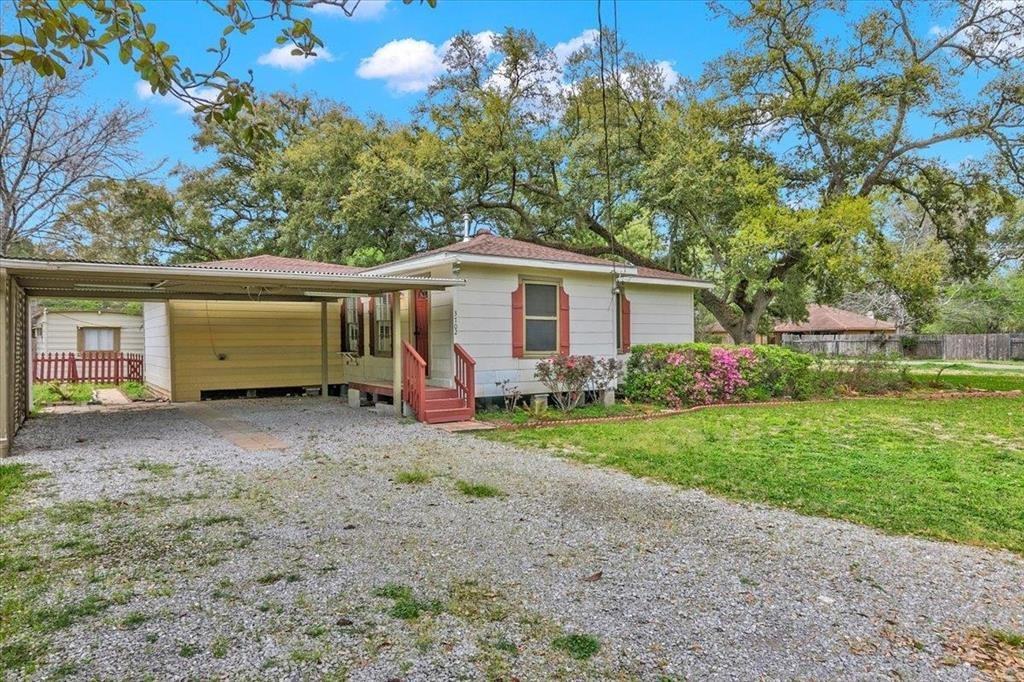 3702 Travis Dr - Photo 3 of 28