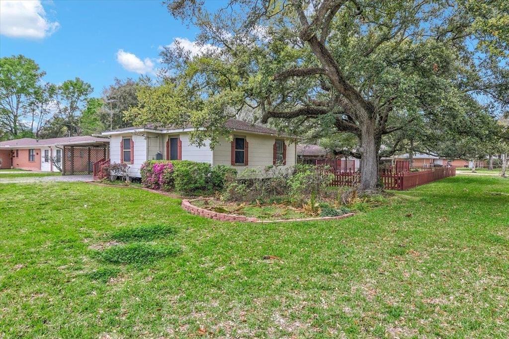 3702 Travis Dr - Photo 4 of 28