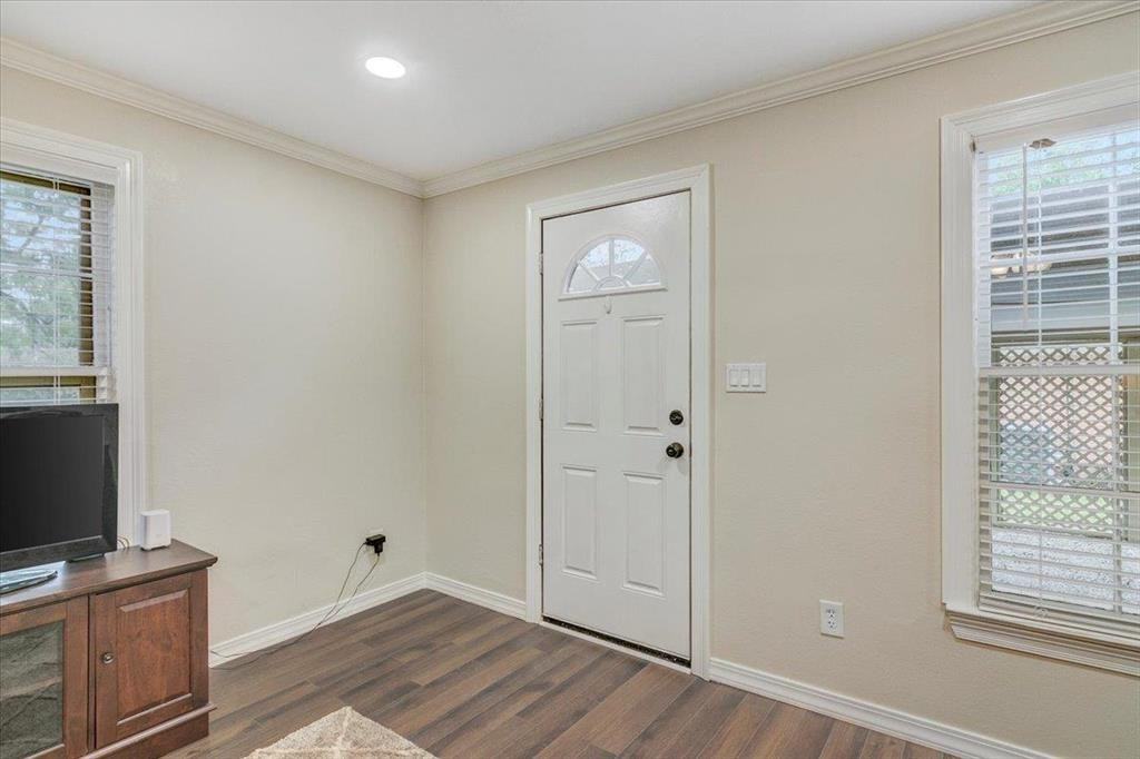 3702 Travis Dr - Photo 6 of 28