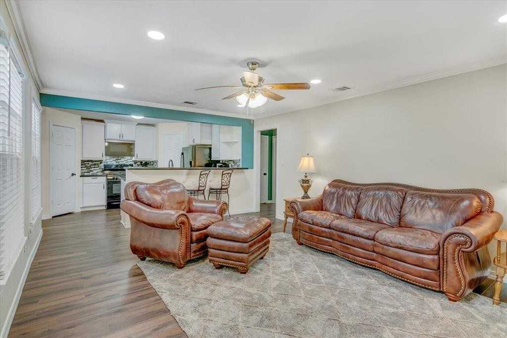 3702 Travis Dr - Photo 7 of 28