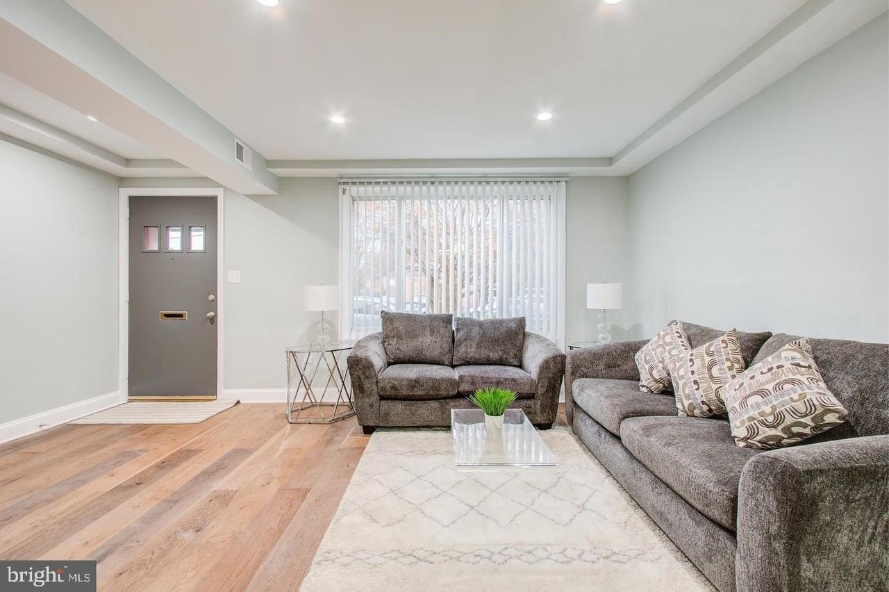 1626 Kenwood Avenue - Photo 5 of 31