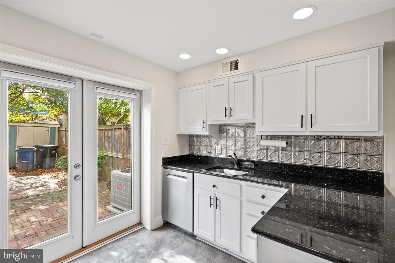 1316 Cameron St - Photo 6 of 27