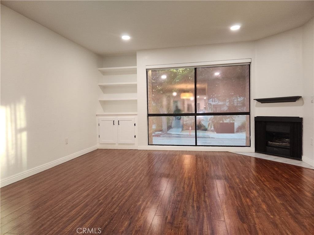 413 Hawthorne St - Photo 4 of 19