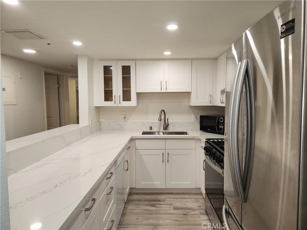 413 Hawthorne St - Photo 5 of 19