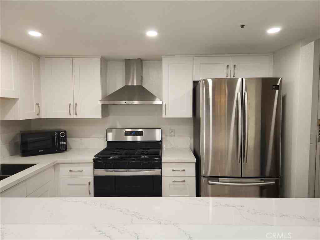 413 Hawthorne St - Photo 7 of 19