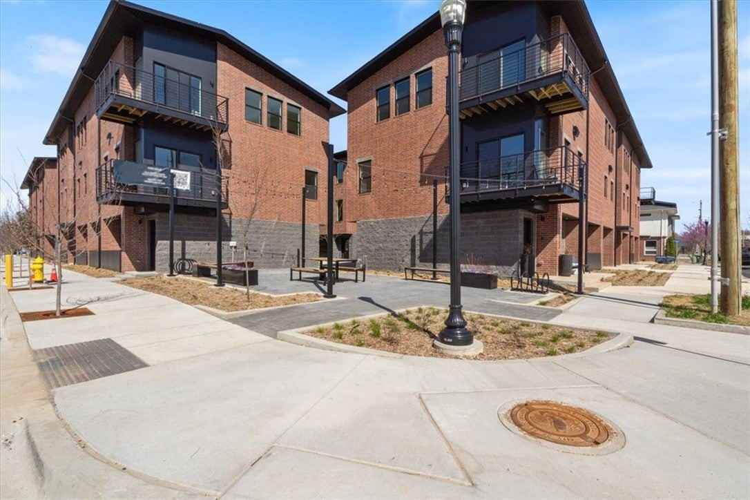 333 Sw Sweetspire Ct - Photo 2 of 24