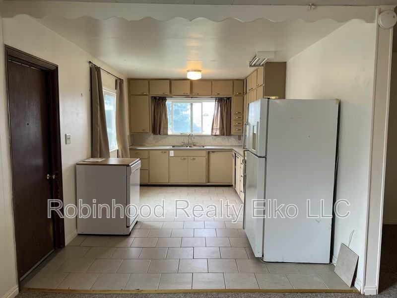 380 Moor Ave - Photo 7 of 30