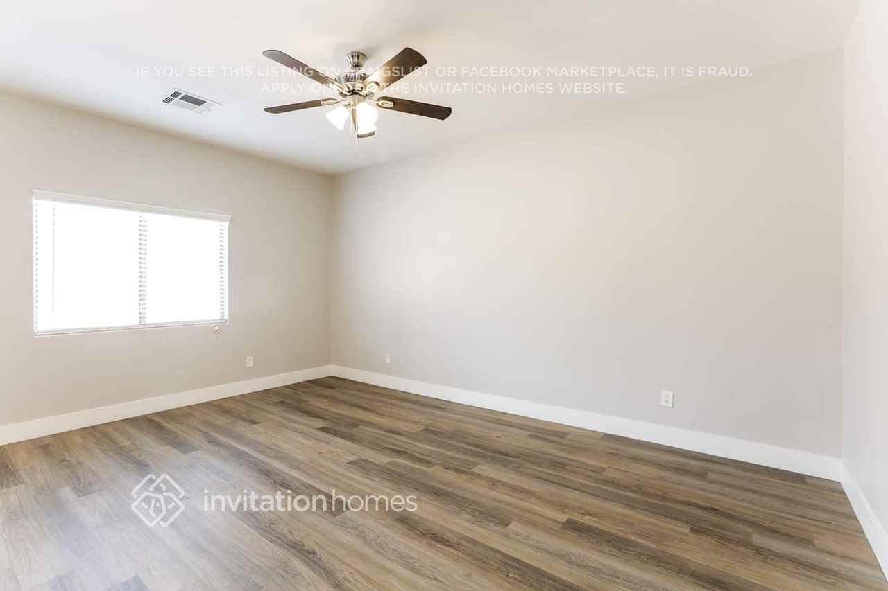 5621 Distant Drum Street - Photo 4 of 18