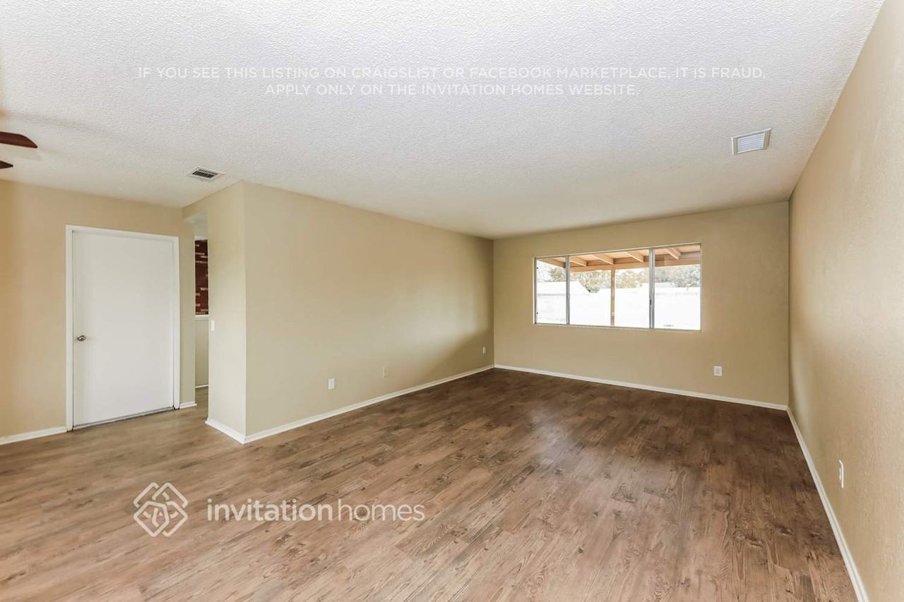 5651 Louise St - Photo 4 of 17