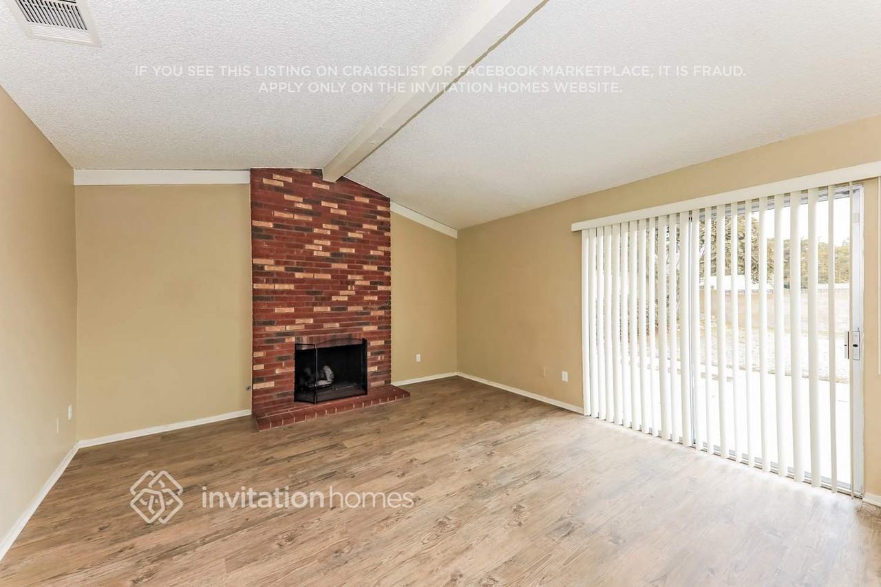 5651 Louise St - Photo 7 of 17