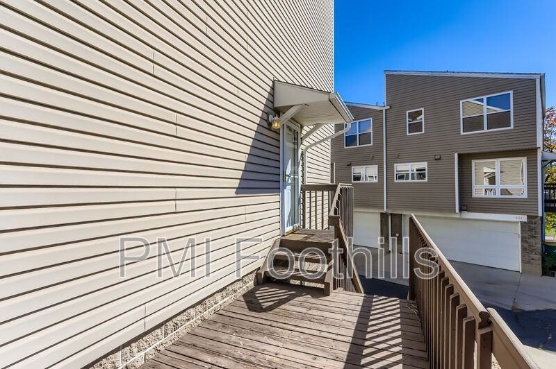 1209 6th St - Photo 2 of 15