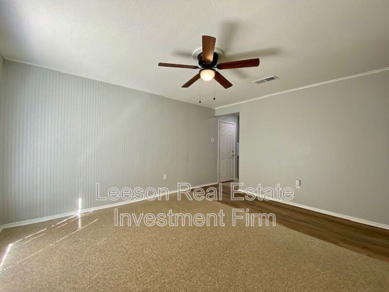 217 N Emerald Loop - Photo 3 of 15