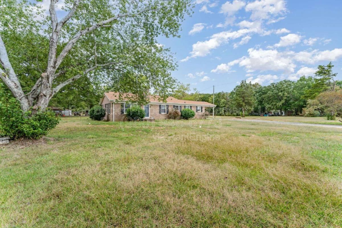 14013 Eastfield Rd - Photo 4 of 10