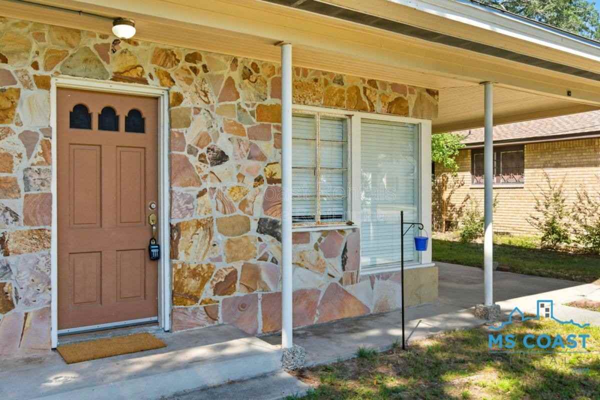 145 Iberville Dr - Photo 3 of 10