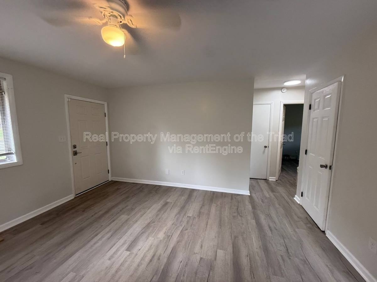 1415 Comstock Lane - Photo 2 of 10