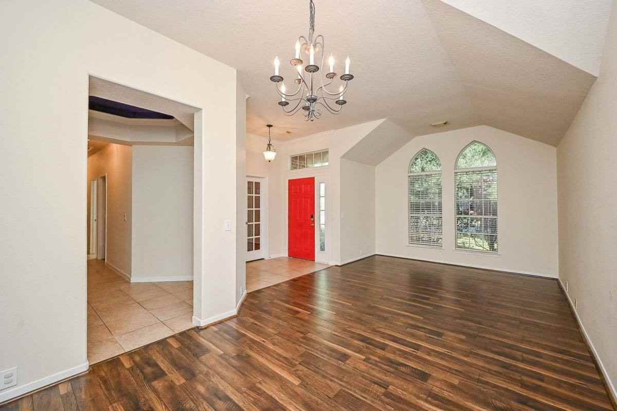 2726 Redwick Dr - Photo 3 of 10