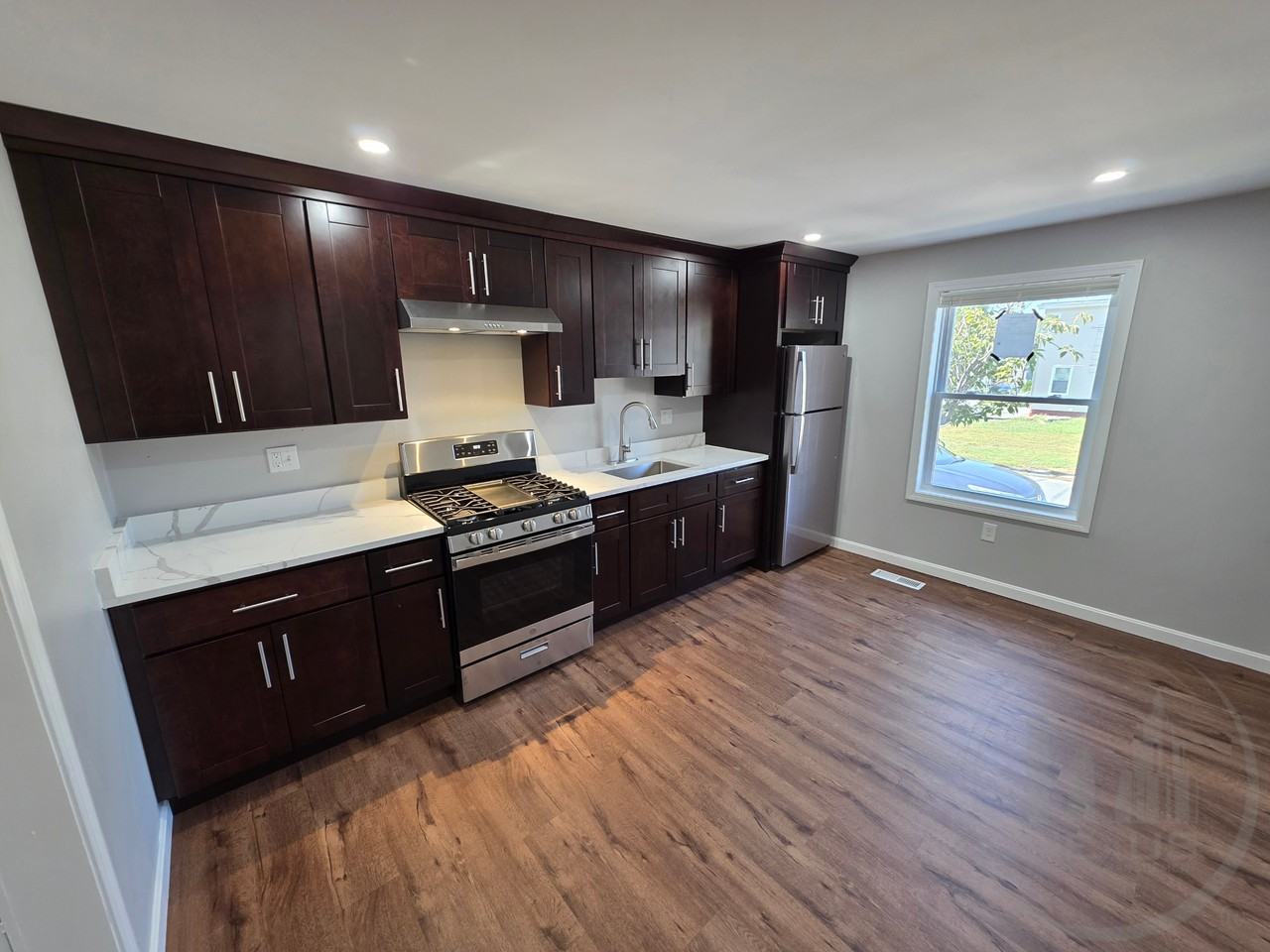 4 Larchmont Ave - Photo 2 of 11