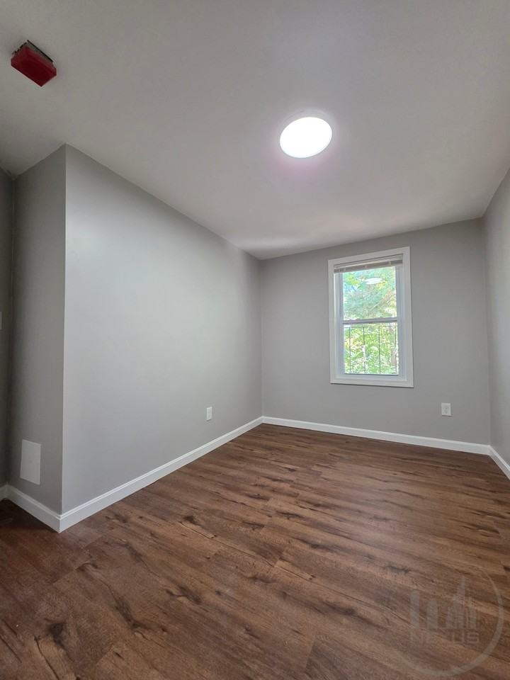 4 Larchmont Ave - Photo 6 of 11