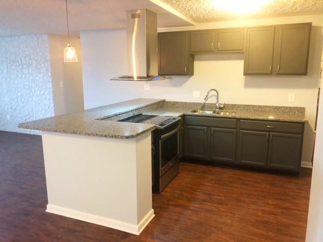 5911 W 46th St - Photo 3 of 15